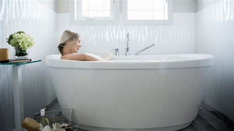 Vigorous skin massage.warm air is blown into the bathtub. 6 Best Soaking Tubs (Feb. 2021) - Reviews & Buying Guide﻿