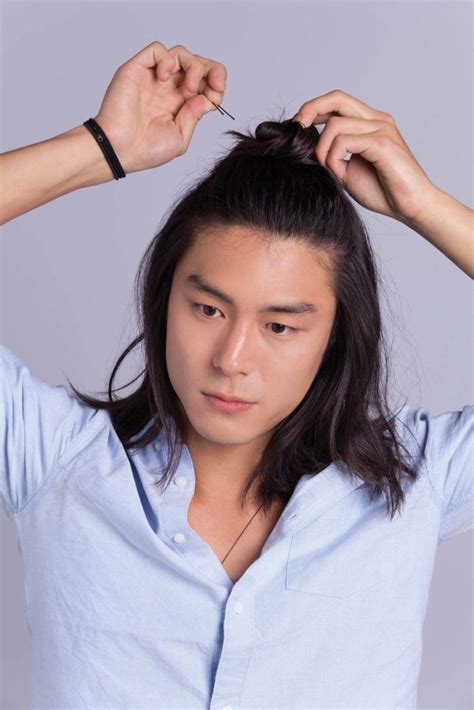 Asiatique homme gentil coupe coiffure. Coupe De Chevaux Lonf Pour Asiatique Homme - Ponytail Hair ...