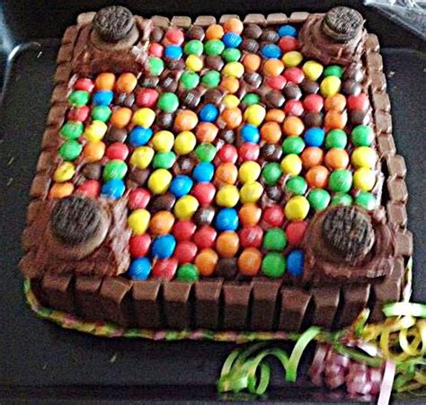 If the excuse is good like being ill, asked to go into work etc, fine. CakeLadyForFun: M&M-Kitkat-Burg-Torte für Vio