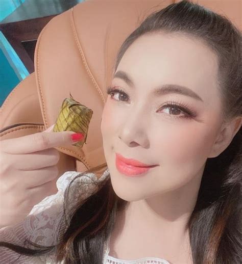 แซ่บจนโดนถาม ส่องคอมเมนต์ บุ๋ม ปนัดดา หลังถูกถามสัดส่วน. เปิด 5 แฟชั่น บุ๋ม ปนัดดา แซ่บตัวแม่ไม่เคยแพ้ใคร