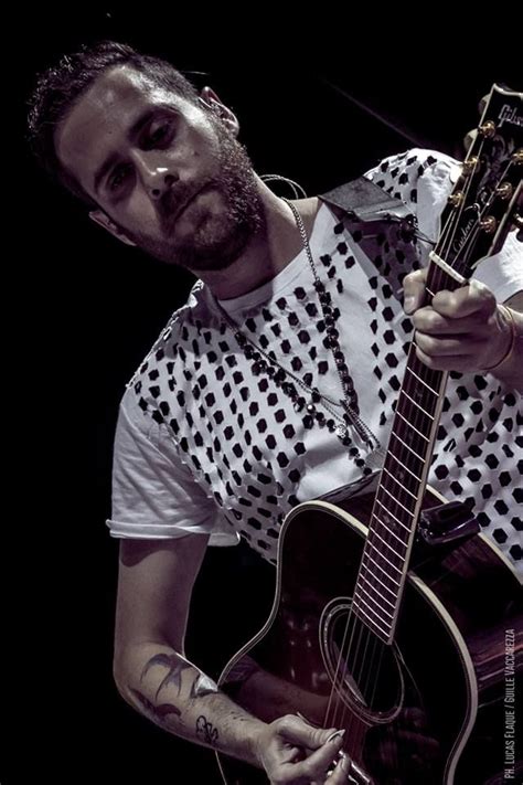 Lo que pasa en la televisión, el teatro, la música y el entretenimiento. Exitoina | Chano le comió la boca al guitarrista de Tan ...