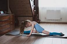 stretches gymnasts splits improve