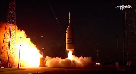 НАСА в прямом эфире успешно протестировала систему аварийного спасения корабля Orion в полете
