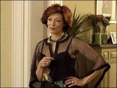 Její matka byla ženou v domácnosti a otec pyšnící se titulem sir byl vedoucím stavby. Frances Fisher Photos | Tv Series Posters and Cast
