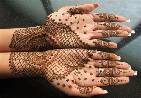 Download now ᴴᴰ best cute henna art mehndi stylish designs step by download now 43 gambar henna sederhana warna putih dan coklat bingkaigambar com. Cara Membuat Henna Di Telapak Tangan - gambar henna tangan ...