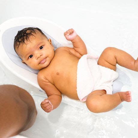 The launch event was all about bathing baby! Syki Baby Bath Support | Walmart Canada