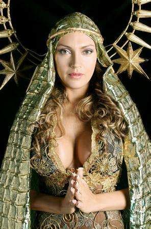 Review aggregator rotten tomatoes reports that 26% of 54 critics gave the film a positive review, with an average rating of 4.8/10. Sacrilegious Catwalk Icons: Ricardo Oyarzun's Virgin Mary ...