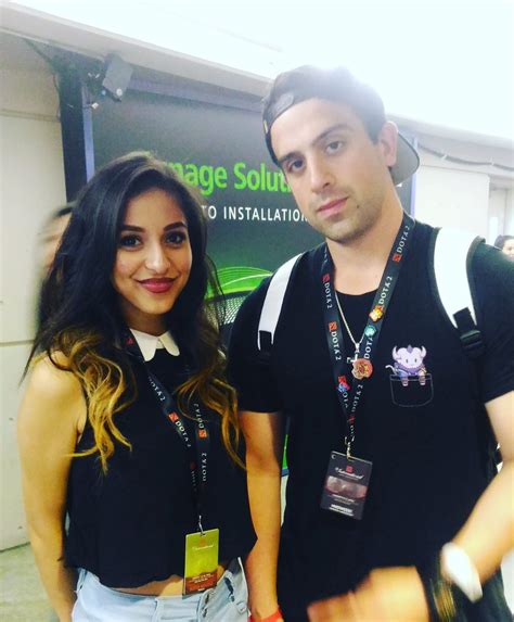 According to her twitter bio, mira is an 'aspiring dota idiot and streamer'. The adventures of the Sunsfan Fan Man at TI6. : DotA2