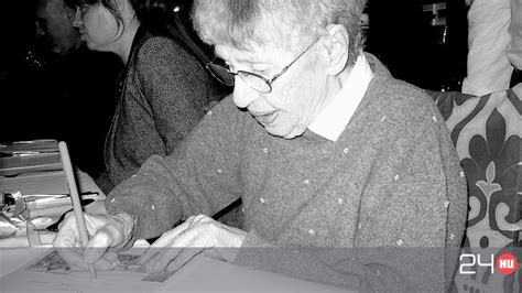 A kép müller cecília országos tisztifőorvost és a keresztre feszített jézust ábrázolja, a szövegbuborékában müller azt mondja, hogy. Meghalt Rusz Lívia grafikus-képregényművész | 24.hu