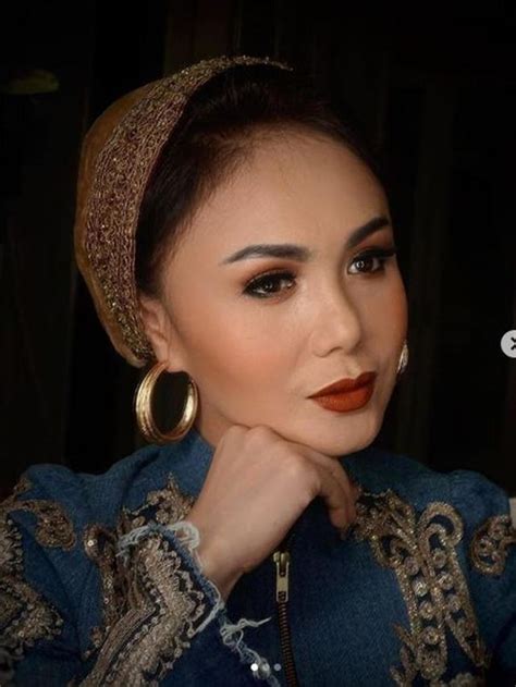 The first of these was mengapa tiada maaf (why don't you apologise to me. Gaya Yuni Shara Memakai Turban, Dipuji Makin Cantik dan Awet Muda - Lifestyle Liputan6.com