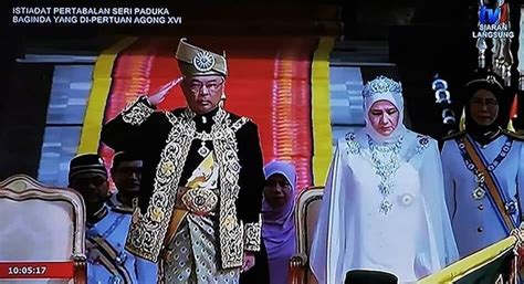 Berangkat membuat lawatan bagi meninjau secara lebih. Istiadat Pertabalan Ke Bawah Duli Yang Maha Mulia, Yang di ...