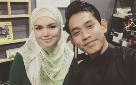 List download link lagu mp3 comel pipi merah by (datosnurhalizavevo), last update jun 2018. Khai Bahar Pilihan Siti Nurhaliza | Iluminasi