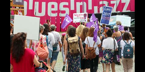 Mehr zum thema ansehen in google news. FRAUENSTREIK AUCH IN RAPPERSWIL - DIE BILDER | Rapperswil-Jona