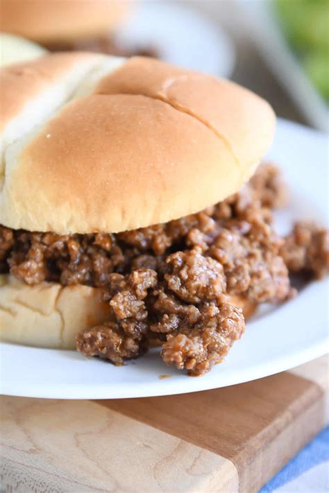 For a traditional loose meat sandwich, simply spoon your seasoned ground beef mixture on a bottom hamburger bun, top with thick dill pickles and the other bun half. Barbecue Ground Beef Loose Sandwiches / Slow Cooker ...