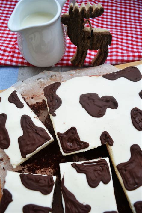 Der milchschnittenkuchen mit schokoboden und cremiger füllung schmeckt einfach himmlisch! milchschnitten10 | Milchschnitte, Kindergeburtstag essen ...