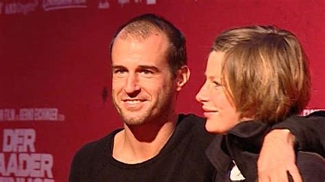 Das liegt daran, dass mehmet göker krebs hat. News: Mehmet Scholl und seine Frau Jessica haben sich ...