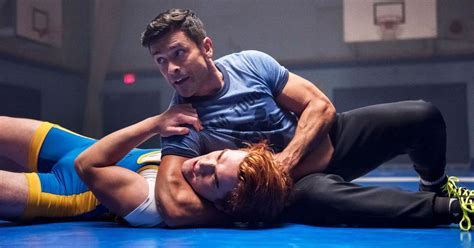 Drama nur 2 episode 16 akhir. 'Riverdale' Recap, Season 2 Episode 11: 'The Wrestler'