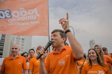 João amoêdo is son of radiologist doctor armando rocha amoêdo and business owner maria elisa filgueira barreto. João Amoêdo ganha destaque em pesquisa e aparece em 3º | Brasil | Pleno.News