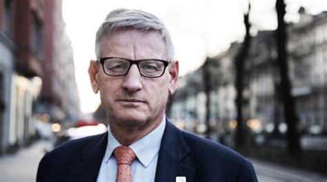 Formerly prime minister of sweden from 1991 to 1994 and leader of the liberal conservative moderate party from 1986 to 1999, bildt has served as swedish minister for foreign affairs since 6 october 2006. Carl Bildt: "Sätt på er säkerhetsbältena"