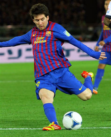 File:Lionel Messi Player of the Year 2011.jpg - Wikipedia