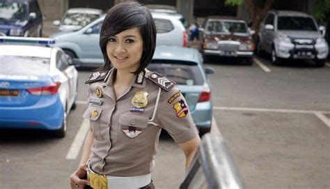 Klik tombol di bawah ini untuk pergi ke halaman website download subtitle film law abiding citizen (2009).jika link rusak atau tidak dapat di. 5 Indonesian Beautiful Police Woman | Police women, Police ...