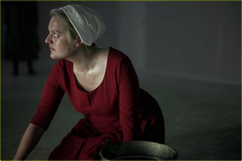 The handmaid's tale llegará a hulu el próximo 5 de junio y el nuevo tráiler muestra a june al frente de la resistencia. 'Handmaid's Tale' Season 3 - Every Photo Released So Far ...