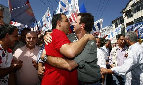 Eu sou eduardo paes, tenho 38 anos e sou carioca. Eduardo Paes: a trajetória do candidato do DEM a prefeito ...