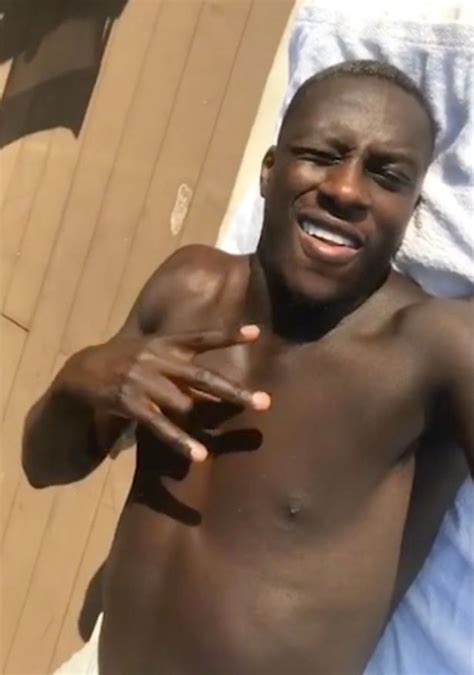 Benjamin mendy (* 17.juli 1994 in longjumeau) ist ein französischer fußballspieler mit senegalesischen wurzeln. Manchester City star Benjamin Mendy shows off gruesome ...