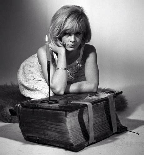 The old woman, found in france; Sylvie Vartan | Chanteurs français, Chanteur