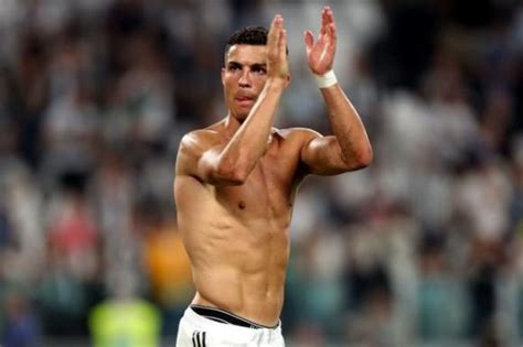 Sei alla foto 7 su un totale di 8 immagini della fotogallery. Cristiano Ronaldo e lo stupro, Raffaella Fico racconta ...