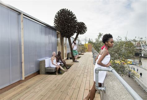 De in vuur en vlam kip toegang door. Southbank Centre's Finnish Rooftop Sauna on the Queen ...