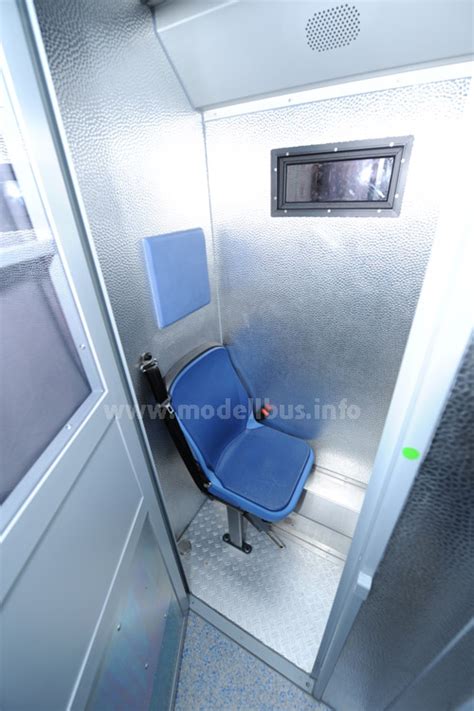 Flüchtige, zeugenumsiedlung, richterlichen schutz, beschlagnahmung, gefangenentransporte. Gefangenentransport & Grüne Minna