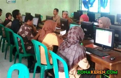 Menggunakan bahasa sopan mudah dipahami. View Soal Ukg Bahasa Indonesia Sma 2020 Dan Kunci Jawaban ...