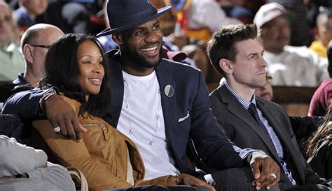 Lebron raymone bronny james jr. NBA: LeBron James sagt Sorry zu seiner Frau
