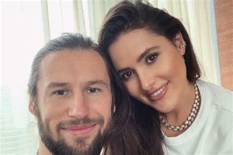 Uczestnik mistrzostw europy 2016 i mistrzostw świata 2018. Grzegorz Krychowiak powinien mieć DŁUŻSZE TO! Gdzie Celia ...