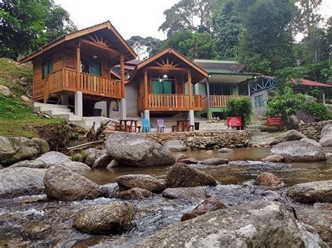 Taman nusa gianyar , bali. Chalet Tepi Sungai Batang Kali