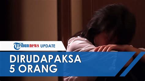 Kronologi kronologis kejadian pencabulan terhadap remaja putri ini dilakukan pada 6 mei 2021 sekitar pukul 21.30 wita. Gadis 18 Tahun di Jatim Diperkosa 5 Pria dan Direkam ...