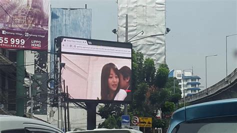 Selamat mendengarkan, maju terus musik indonesia! Indonesia Billboard Accidentally Plays Video Scandal in ...