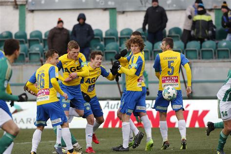 Alex král (born 19 may 1998) is a czech professional footballer who plays as a defensive midfielder for russian premier league club spartak moscow. Alex Král: „Věřím, že přijde další nabídka!" | Gól.cz