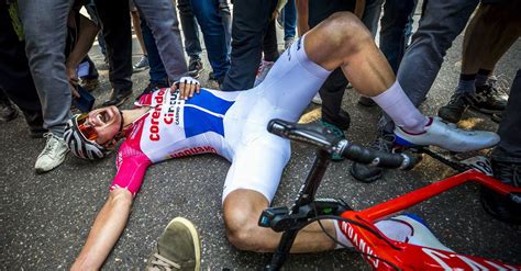 Zweiter wurde simon clarke (ef education first). Mathieu van der Poel wint indrukwekkend de Amstel Gold ...