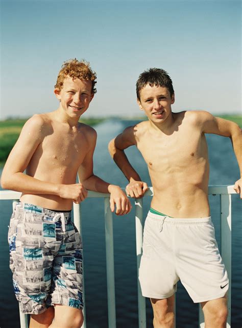 Young boys swimming in a river in kerala. Young Boys in Norfolk England - Entouriste