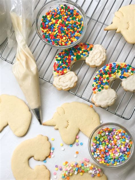 • 4 glazed cookies • 1 unglazed cookie • 3 bags of royal icing • 1 small container of glaze. DIY Magical Cookie Decorating Kit in 2020 | Cookie ...