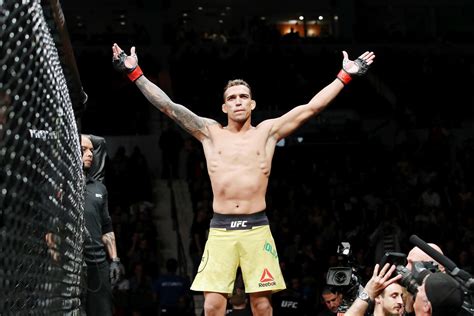 Бой за титул чемпиона в лёгком весе ufc. Charles Oliveira baraja dos rivales de élite para UFC ...
