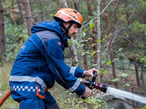 Jeg søkte midlertidig fritak fra #sivilforsvaret med tanke på situasjonen vi er i nå. Sivilforsvaret : Natos styrkedemonstrasjon ...