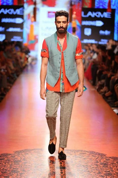 The tarun tahiliani menswear collection is a mix of kurtas, sherwanis, waistcoats, stoles, and scarves. Tarun Tahiliani presents an Artsy collection inspired by ...