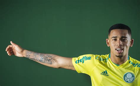 Sempre fui sonhador ⚽️ #alômãe #gratidão #jdperi m.twitch.tv/gabrieljesus/profile. Gabriel Jesus tem tatuagem inspirada em Neymar, mas se ...