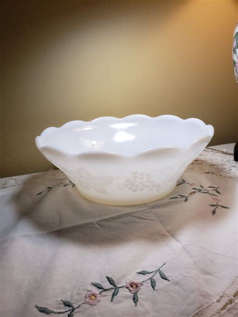 Anchor hocking mixing bowls clear 3 piece mixing bowl set vintage 3 pc anchor hocking fire king colonial peach luster mixing bowl set nice Vintage Anchor Hocking Grapes and Leaves Opaque White Milk ...