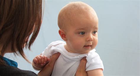 Gerade in den ersten lebensmonaten verändern sich babys unheimlich schnell. Wir spielen! 5 Monate alt, 3. Woche - BabyCenter