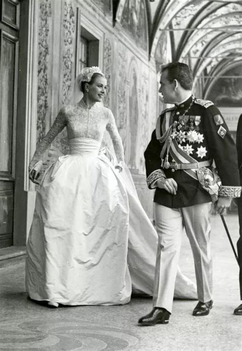 Princess wedding dresses for fairytale brides give into the romance of princess bridal gowns. Huwelijk Grace Kelly & Rainer v Monaco | Grace kelly ...