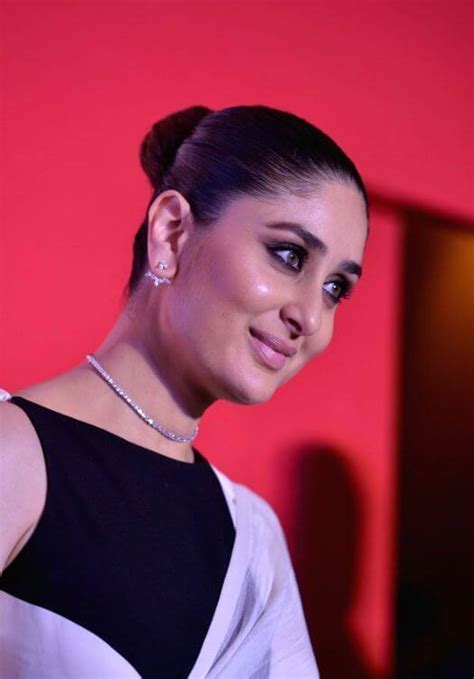 Yogen shah) while we can t wait to see her s and her little munchkin taimur ali khan s photos everyday, bebo is gearing up for her next role opposite akshay kumar in good news. Kareena Kapoor Photoshoot Hot In Sleeveless Saree ...